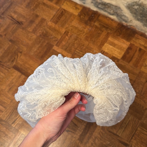 Bridal Veil Spanish lace custom made - Picture 2 of 7